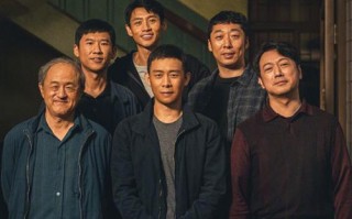 《三大队》蝉联日冠累计票房近2.5亿 《一闪一闪亮星星》23年预售票房冠军（一闪一闪亮晶晶改版）