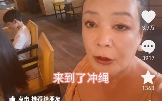 张兰日本度假牵手孙子孙女，小玥儿长发及腰，意外露正脸太像大S