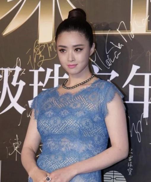 10位娱乐圈的“半截美人”，看脸绝美，但腿粗、虎背熊腰是硬伤（小说半壁文娱）-第6张图片-九妖电影