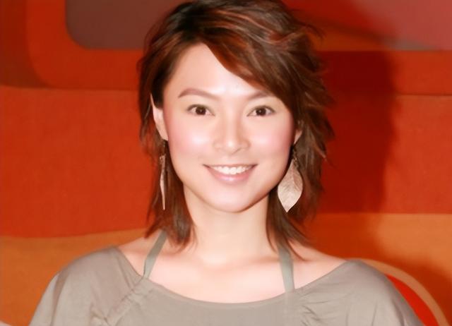 18年付出换来孩子嫌弃，近亿房产只写丈夫名，欧倩怡婚姻引人深思（播放欧倩怡的歌）-第42张图片-九妖电影