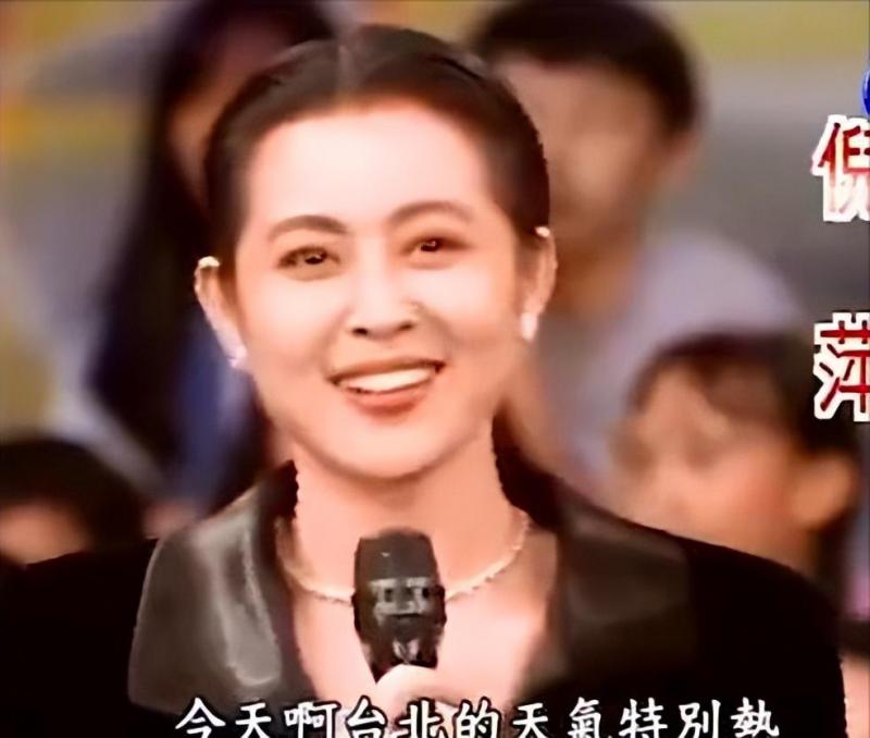 1991年春晚出现“事故”，倪萍用四张白纸救场，堪称神级教科书（98年春晚倪萍）-第23张图片-九妖电影