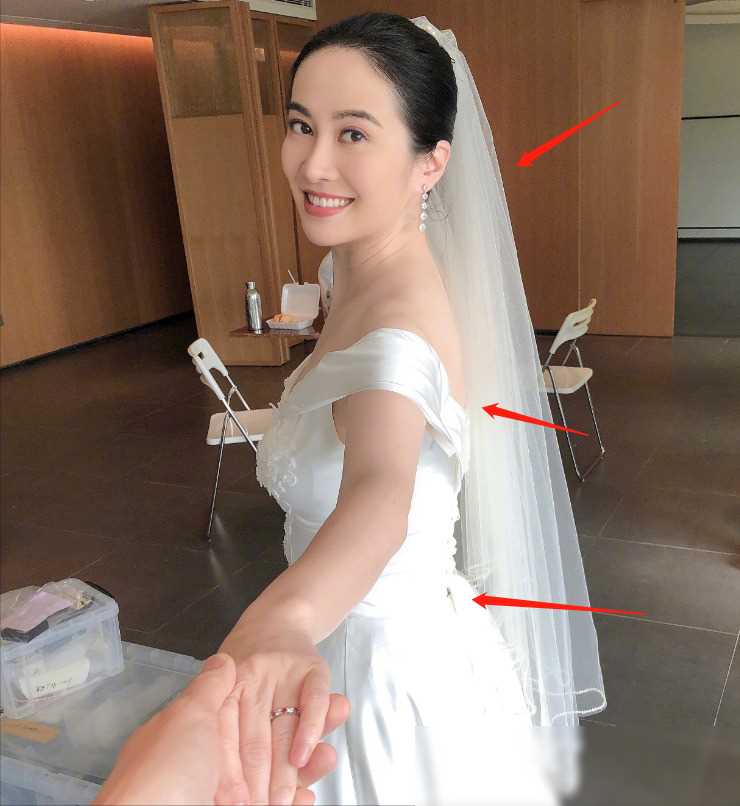 43岁叶璇官宣结婚！婚纱简陋头纱黄，钻戒没钻，趁机卖书太寒酸（叶璇是否结婚）-第4张图片-九妖电影