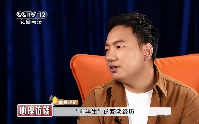 31岁登春晚爆红后，他第一件事，就是连夜回家给女儿扫墓（上过春晚的年轻男歌手）-第25张图片-九妖电影