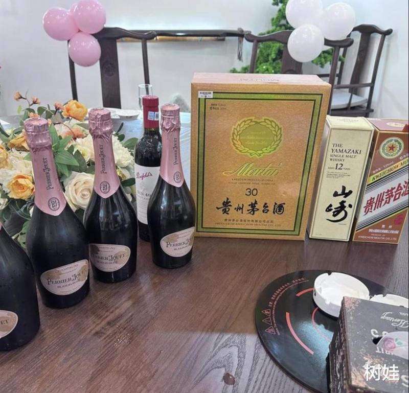 53岁港姐嫁到内蒙古8年，与丈夫喝酒庆祝，婚后未育视继子为亲生（港姐现状）-第3张图片-九妖电影