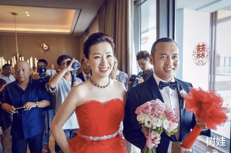 53岁港姐嫁到内蒙古8年，与丈夫喝酒庆祝，婚后未育视继子为亲生（港姐现状）-第7张图片-九妖电影