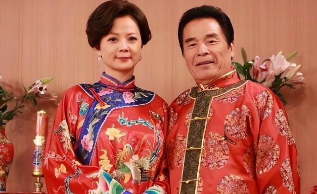 6个老婆同住一屋，每人每月7万零花钱，影帝71岁又娶第七房小娇妻（六个媳妇）-第21张图片-九妖电影