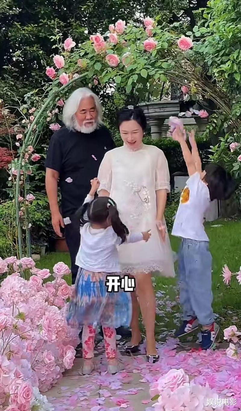 72岁张纪中为孕期老婆庆生，带着一双儿女布置场所，非常浪漫温馨（张纪中及老婆）-第5张图片-九妖电影