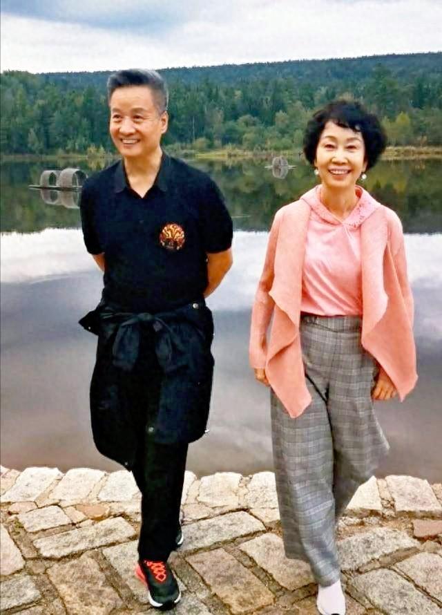 88年春晚演员今昔，陈佩斯儿孙绕膝成人生赢家，芦秀梅早逝太可惜（春晚陈佩斯2024）-第23张图片-九妖电影