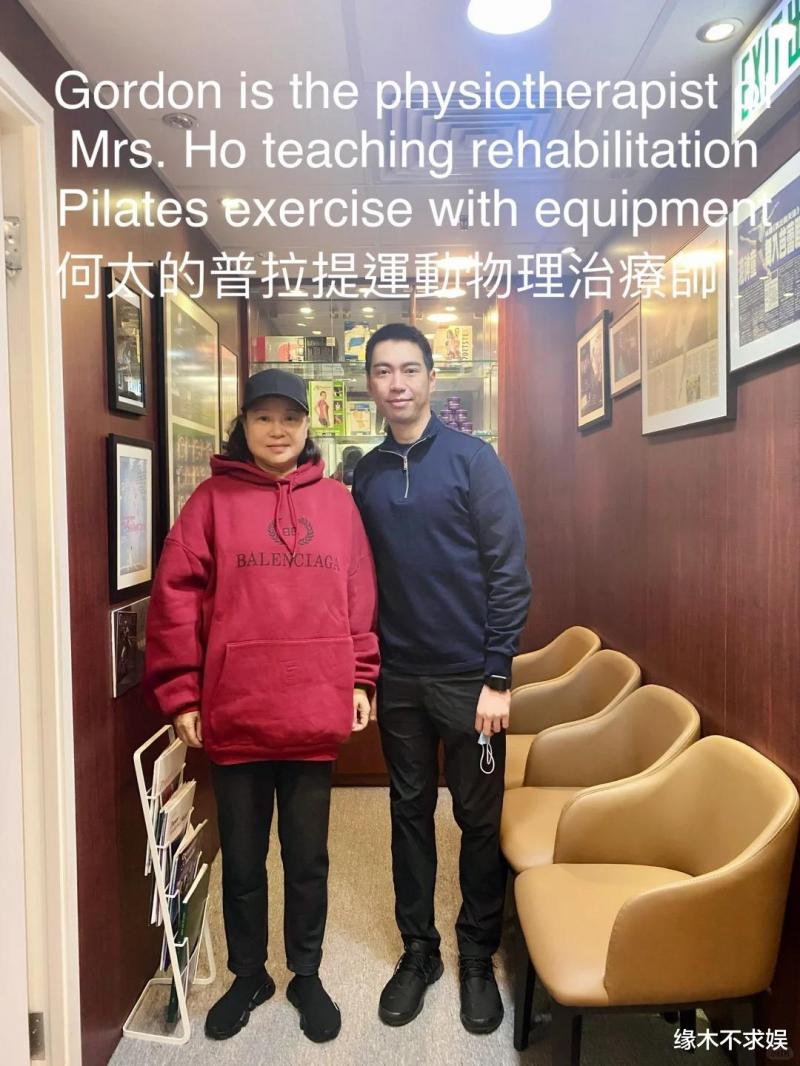 71岁赌王三太何婉珍罕露面，穿万元卫衣太时髦，和何超莲做理疗！（何婉琪老公）-第3张图片-九妖电影