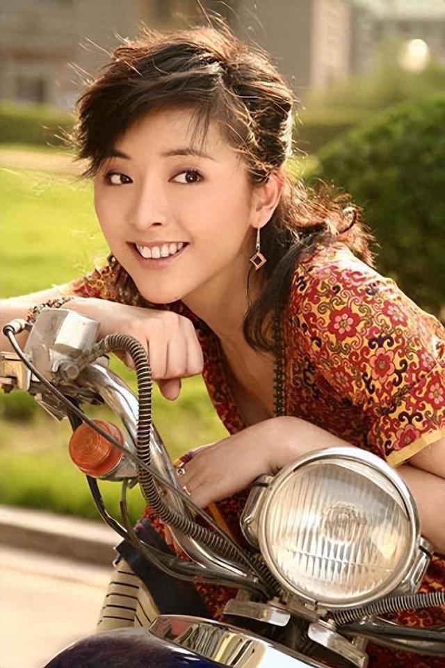 “傻姑”黄小蕾：被杜淳狂追，38天闪婚并且闪孕，遭到迪士尼封杀（杜淳黄磊）-第2张图片-九妖电影