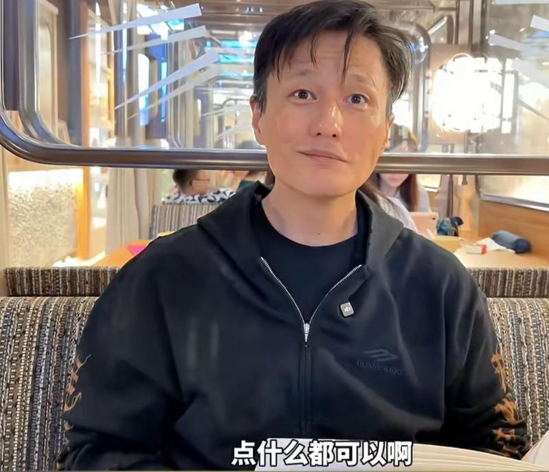 徐冬冬与男友香港约会！吃饭女方埋单引热议，双方相处愉快感情深-第3张图片-九妖电影