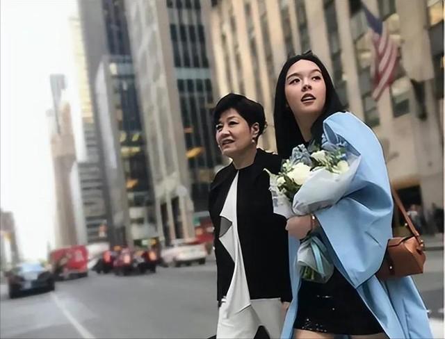 两亿财产仍不满足？李咏女儿回国宣布出道，网友：别来中国捞钱（李咏女儿高调晒近照）-第13张图片-九妖电影