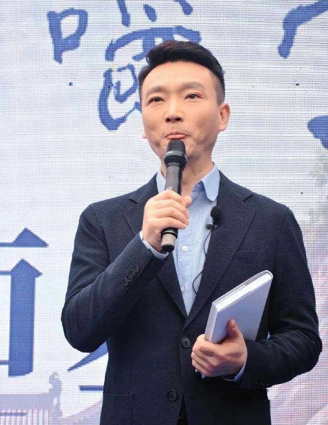 事实证明，坚持“丁克”25年的康辉，如今也走上了一条“不归路”（因坚持理想而成功的例子200字）-第5张图片-九妖电影