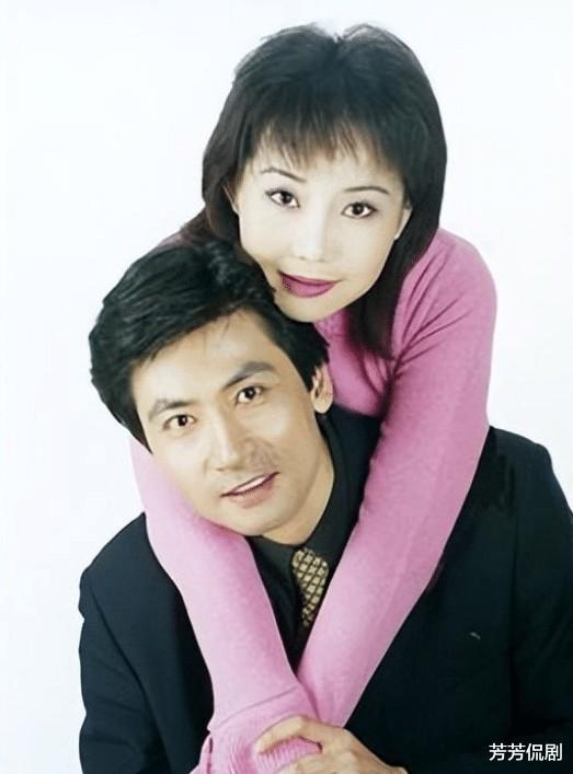 出道31年不温不火，老婆却靠一首歌吃了30年，如今成春晚常客_2（春晚女歌唱家名单）-第8张图片-九妖电影