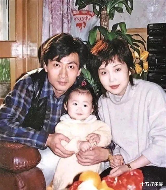 出道36年不温不火，老婆却靠一首歌吃了35年，如今成春晚常客（出道36年不温不火的女明星）-第13张图片-九妖电影