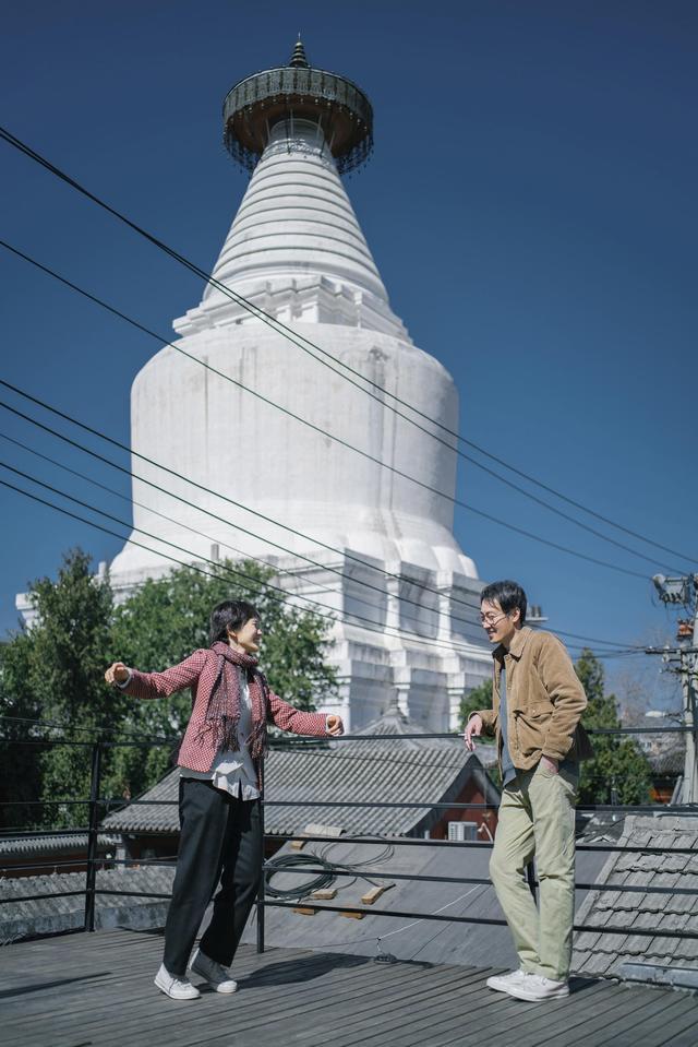 北京电影节，红毯上被“冷落”的辛柏青，诠释了什么才叫谦谦君子（辛柏青主演的全部电影有哪些名字）-第15张图片-九妖电影