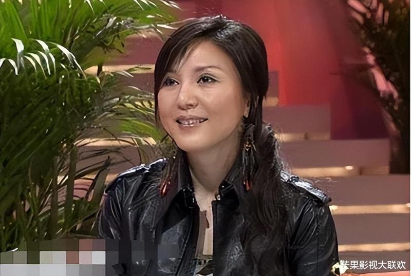 她曾红过毛阿敏，却因放鸽子被春晚拒之门外，如今54岁依然美丽_1-第38张图片-九妖电影