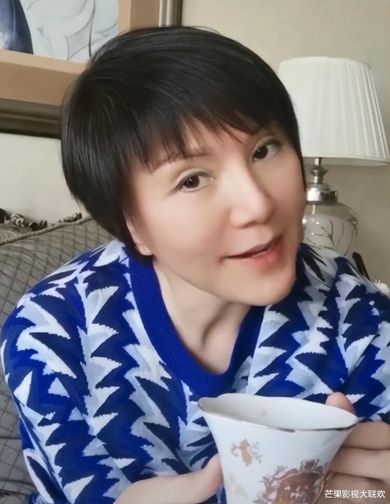 她曾红过毛阿敏，却因放鸽子被春晚拒之门外，如今54岁依然美丽_1-第36张图片-九妖电影