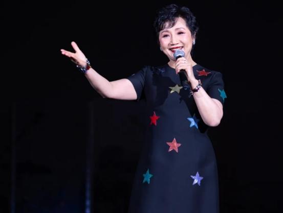 张德兰：登春晚一夜成名，婚后改行学医，如今年过六旬无儿无女-第20张图片-九妖电影