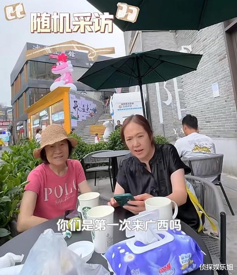 李亚鹏娇妻独自带婆婆妈妈旅行，2岁夏夏成团宠，祖孙三代超有爱-第19张图片-九妖电影