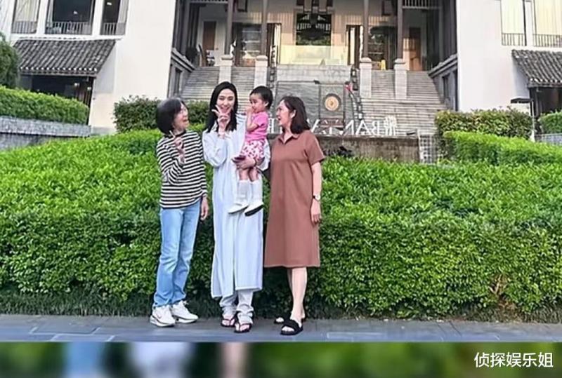 李亚鹏娇妻独自带婆婆妈妈旅行，2岁夏夏成团宠，祖孙三代超有爱-第21张图片-九妖电影