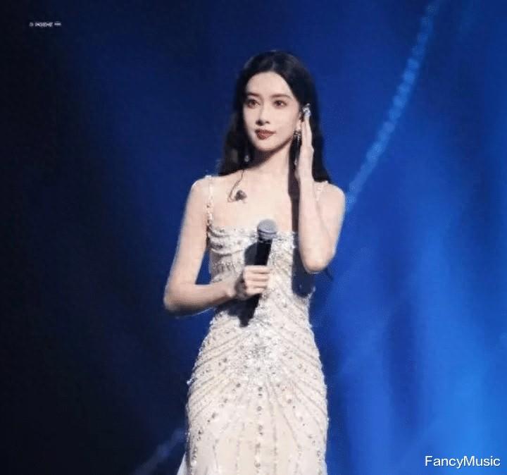 明星假唱、美女喊麦、歌声刺耳，2024年的跨年晚会翻车太多-第1张图片-九妖电影