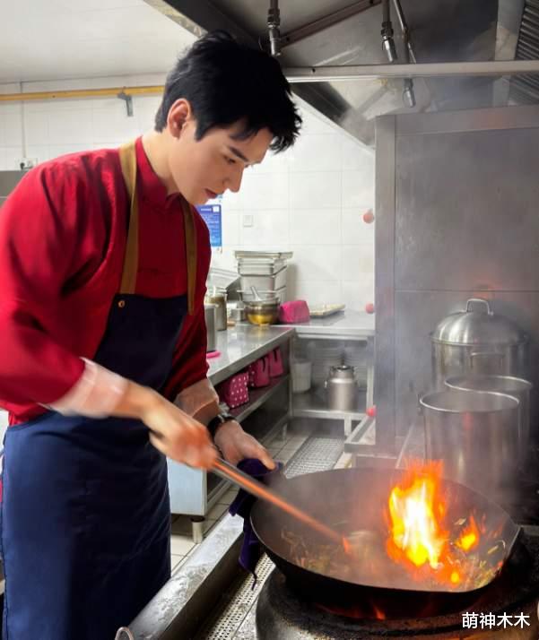 明星年夜饭来了！毛晓彤晒春晚特供，龚俊亲自下厨，大鹏包蛋饺-第7张图片-九妖电影