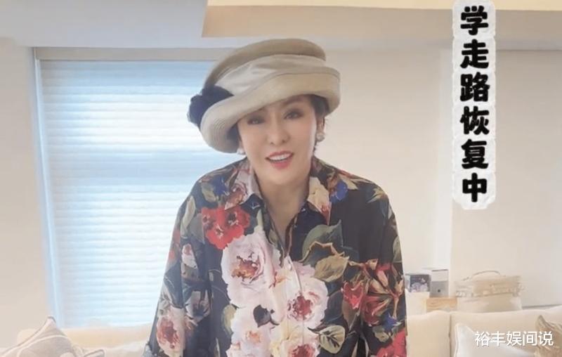 李连杰携女儿探望向太！两手插兜惹争议，女儿颜值高似妈妈利智-第2张图片-九妖电影