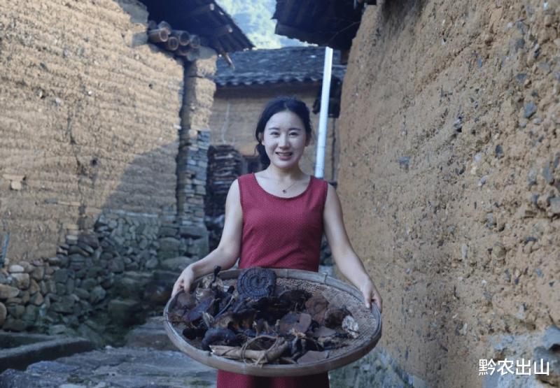 沈丹首次参加综艺节目，聊起自己女儿泪目，还产生了复婚的想法？-第1张图片-九妖电影