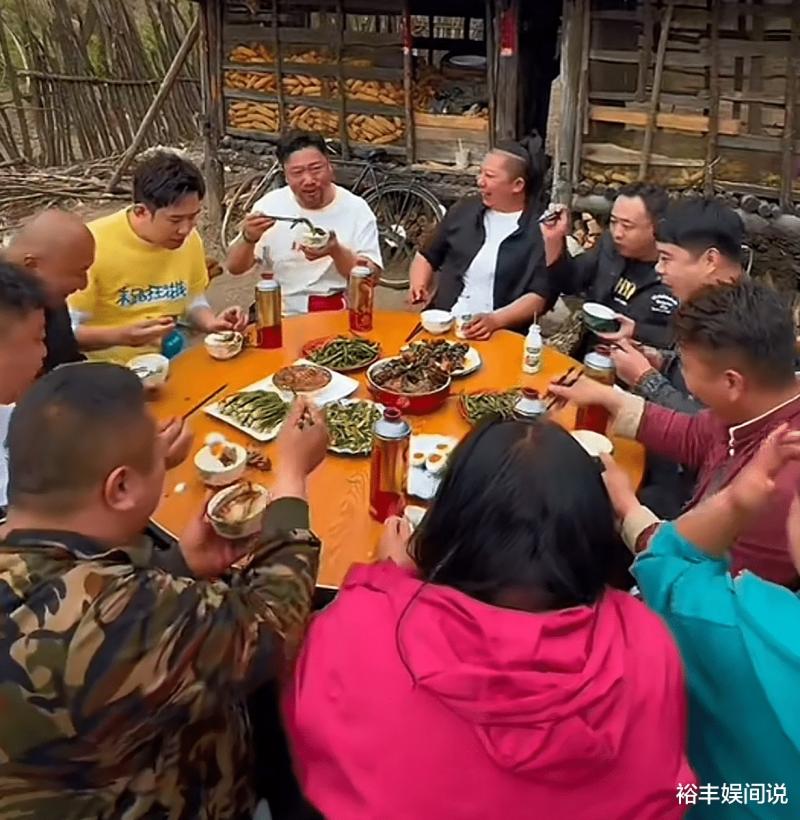 网红东北雨姐手术后首露面！贾冰于洋亲自探望，不能说话不能吃饭-第10张图片-九妖电影