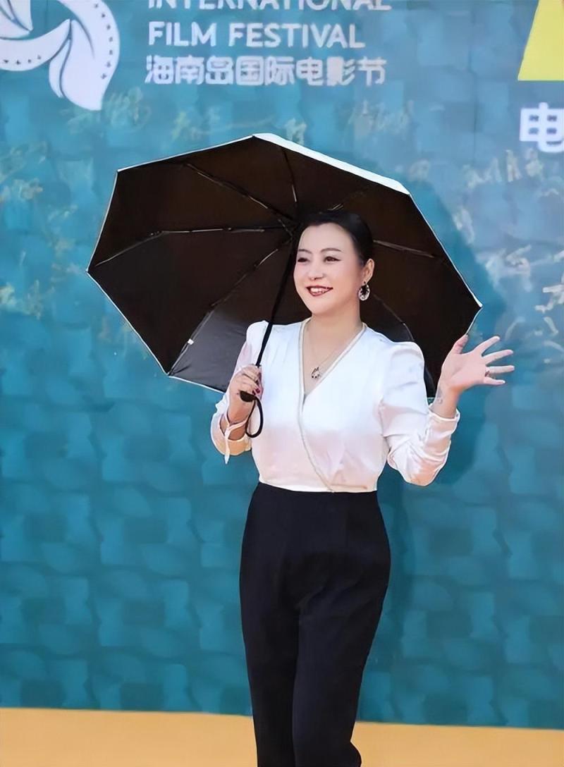 郝蕾：与刘烨离婚后，自己一人养育双胞胎儿子，如今怎么样了？-第38张图片-九妖电影