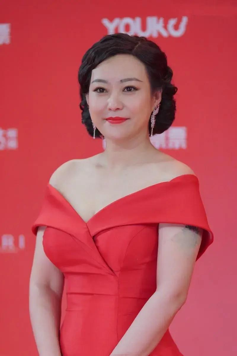 郝蕾：与刘烨离婚后，自己一人养育双胞胎儿子，如今怎么样了？-第42张图片-九妖电影