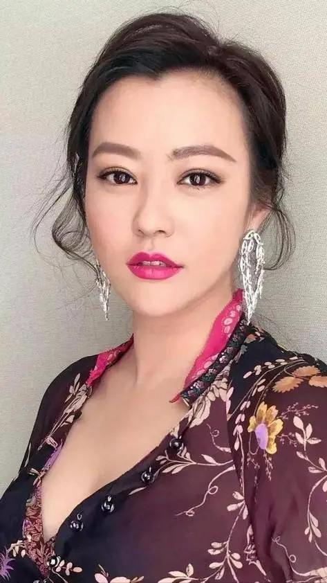 郝蕾：与刘烨离婚后，自己一人养育双胞胎儿子，如今怎么样了？-第43张图片-九妖电影