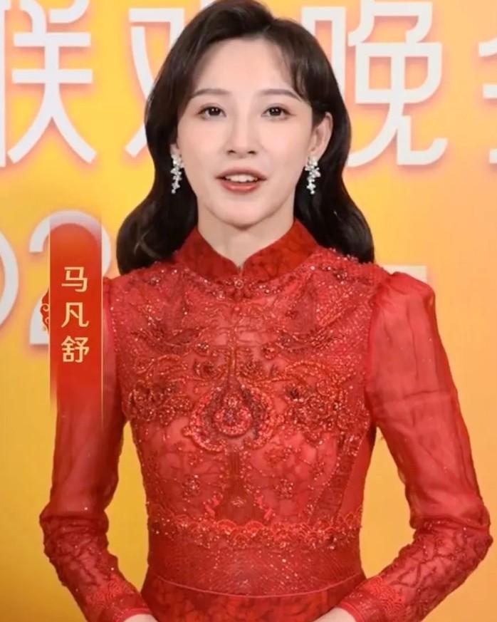 龙年央视春晚主持人揭晓！朱军、董卿、李思思缺席，新面孔女主持人颜值好高-第5张图片-九妖电影