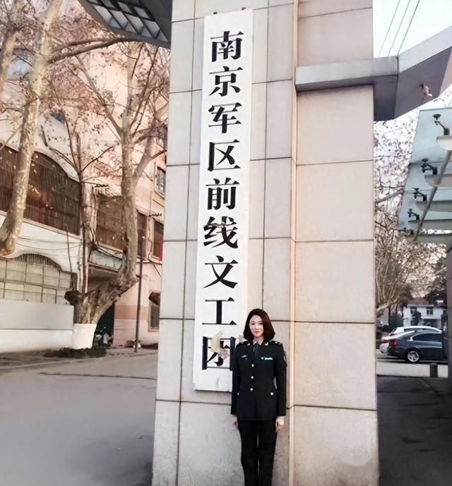 “军中之花”侯梦莎：已走上了另一条大道，沉迷带货不拍戏！-第13张图片-九妖电影