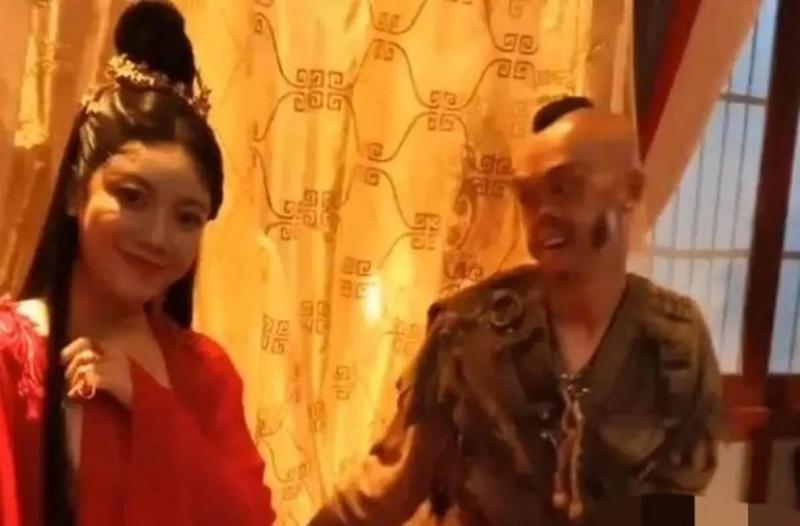 癞蛤蟆专吃天鹅肉！“妖魔”演员李平安，长相怪异却得“美艳”妻-第33张图片-九妖电影