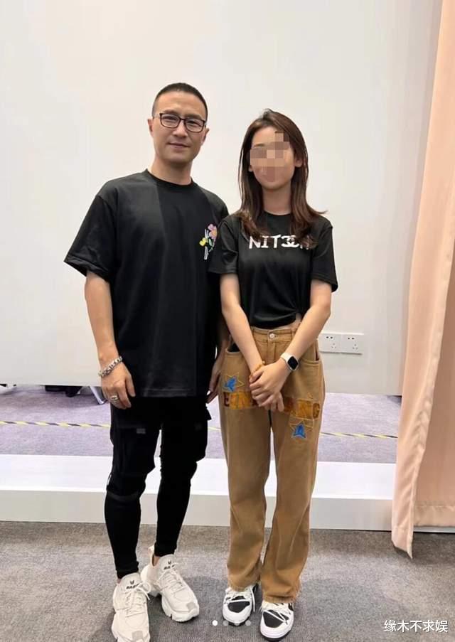 分手了？森林北带8岁女儿和帅哥聚餐，汪峰忙事业冷落女友！-第11张图片-九妖电影