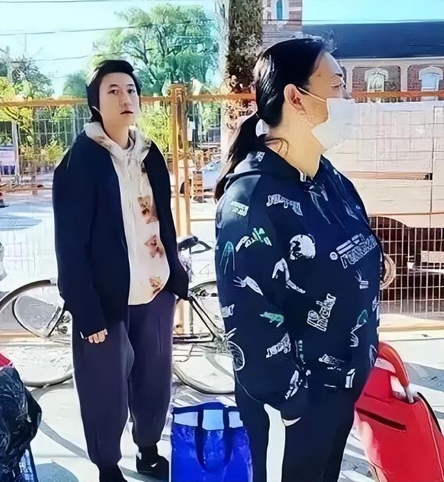 成龙女儿吴卓林近状曝光-睡桥洞,靠救济粮生活，金星说的话应验了-第26张图片-九妖电影