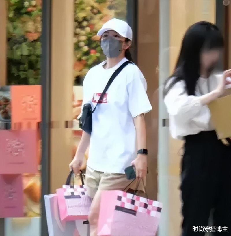 这是43岁的安以轩？发福、膀大腰圆，逛折扣店和过去判若两人-第5张图片-九妖电影