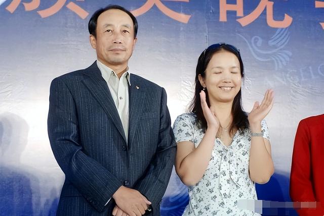 30年后吕丽萍原形毕露，才明白张丰毅坚持离婚，是多么正确的选择-第20张图片-九妖电影