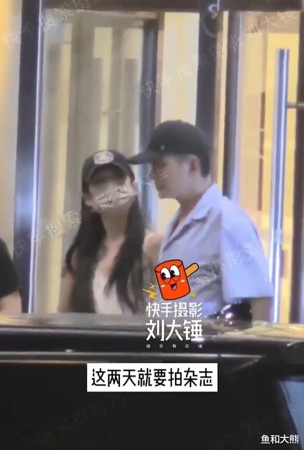 张婧仪人设崩塌？被知名男主编搂肩出门遭嘲，背靠周迅陈坤也无用（张婧仪1921剧照）-第7张图片-九妖电影