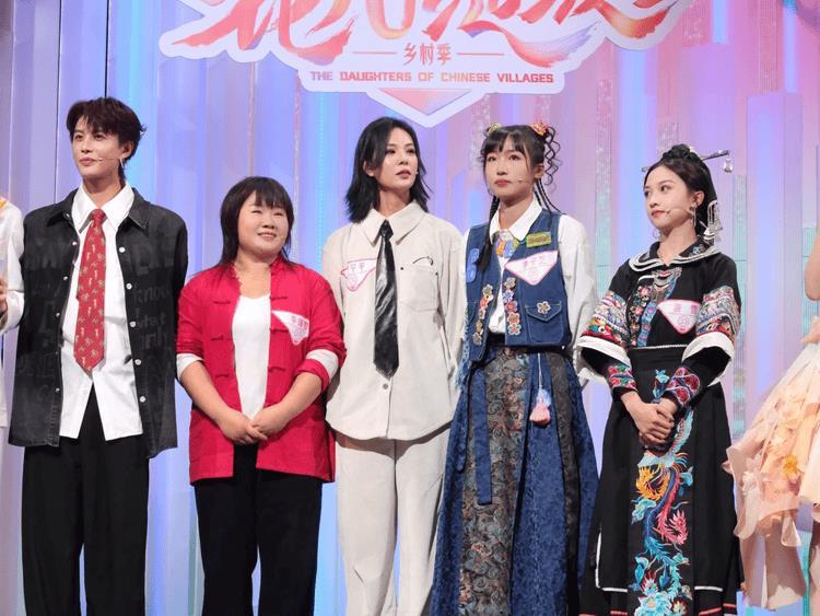 三大短剧人气演员聚首《花儿绽放》 首部大屏乡村微短剧上线-第2张图片-九妖电影