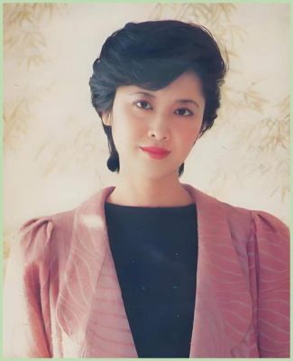 杨钧钧“西门大妈”成名背后：死亡芭比粉妆容惹议-第1张图片-九妖电影