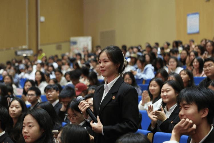 “电影贴近生活、贴近现实”江西科技学院三千师生观看《音乐课》-第6张图片-九妖电影