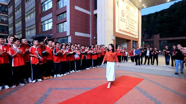 电影《印痕》走进“红都”子长市中学，反响热烈！-第1张图片-九妖电影